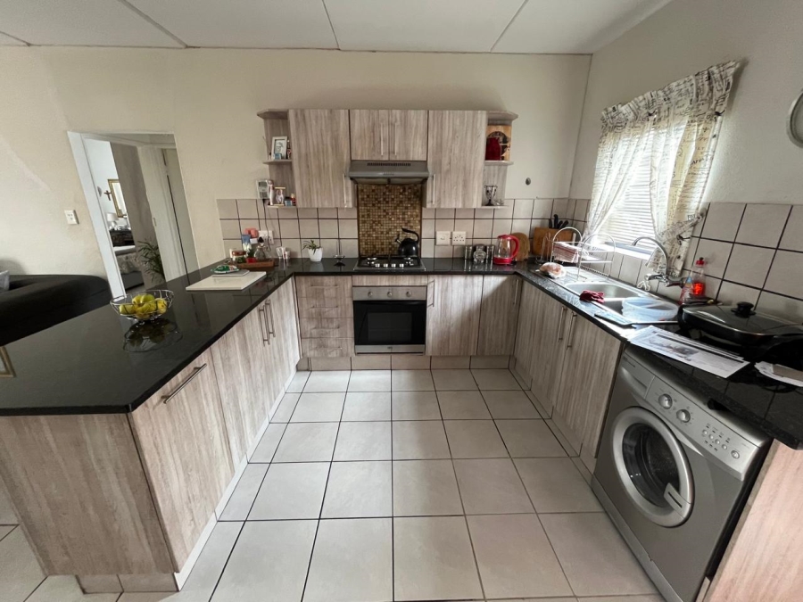 2 Bedroom Property for Sale in Albemarle Gauteng