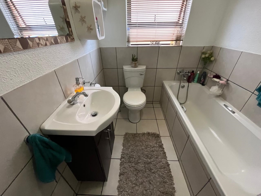 2 Bedroom Property for Sale in Albemarle Gauteng