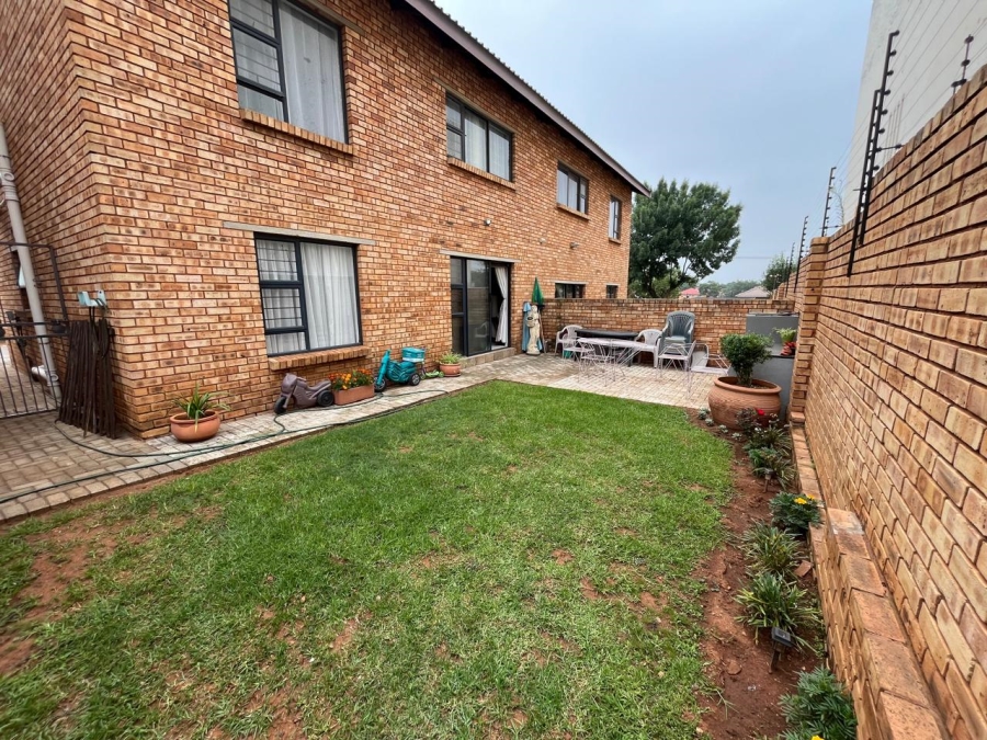 2 Bedroom Property for Sale in Albemarle Gauteng
