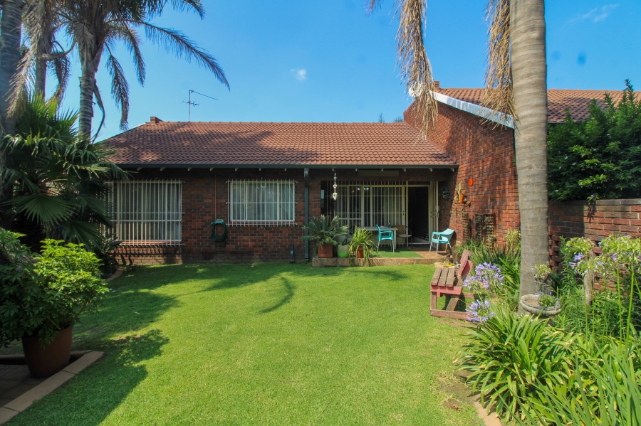 3 Bedroom Property for Sale in Rustivia Gauteng