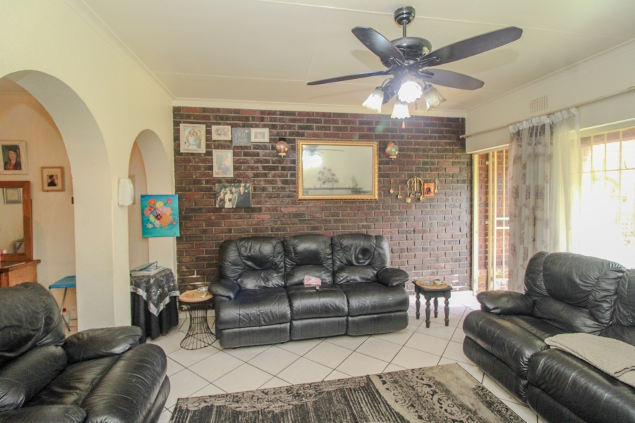 3 Bedroom Property for Sale in Rustivia Gauteng