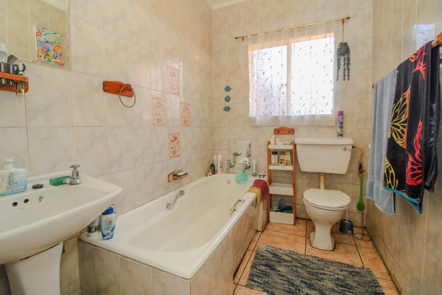 3 Bedroom Property for Sale in Rustivia Gauteng