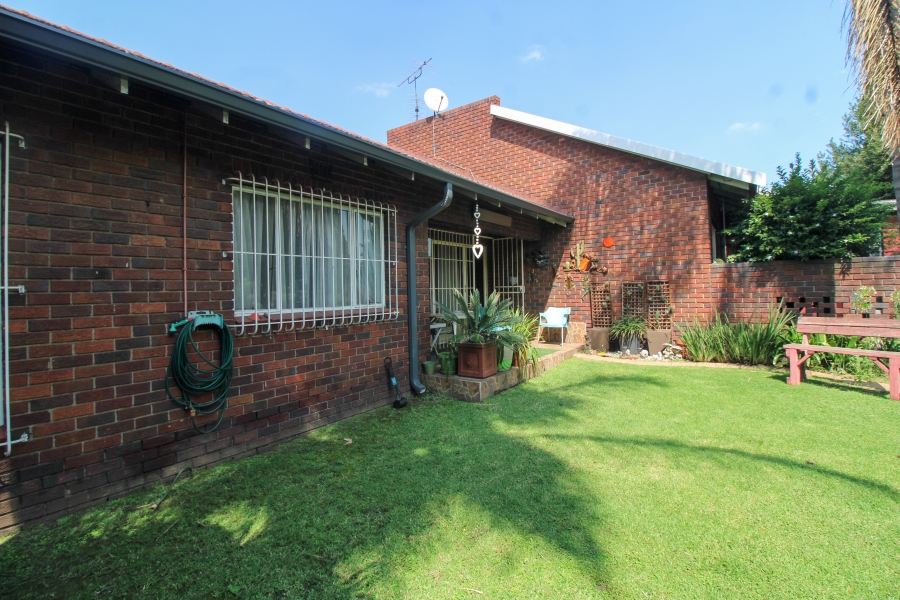 3 Bedroom Property for Sale in Rustivia Gauteng