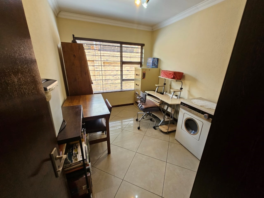 3 Bedroom Property for Sale in New Redruth Gauteng