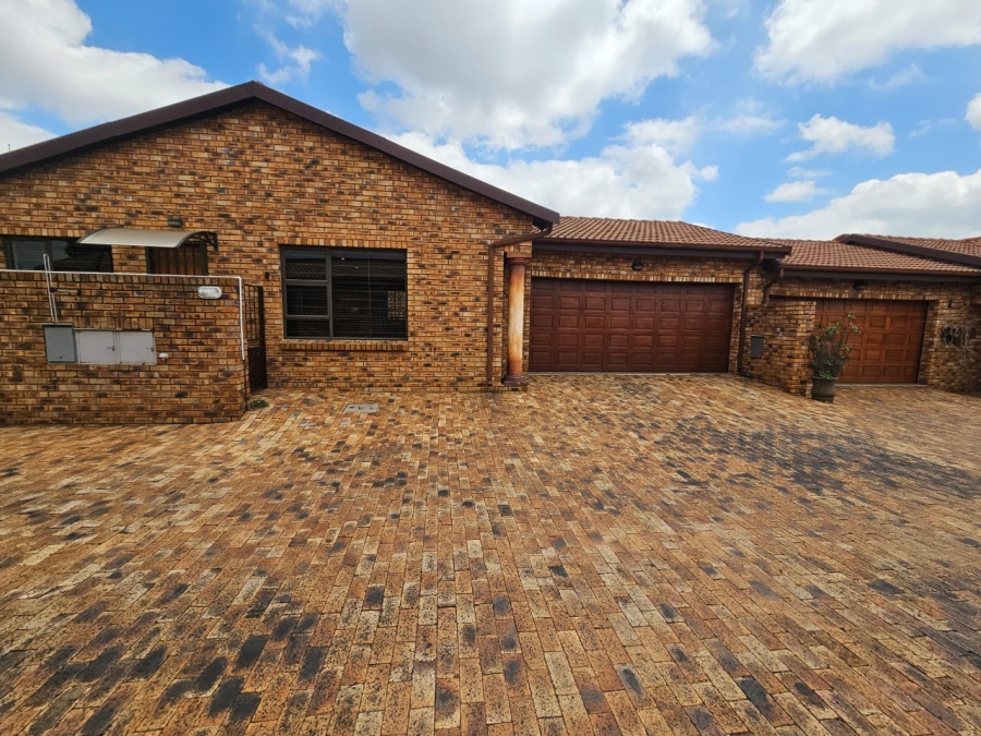 3 Bedroom Property for Sale in New Redruth Gauteng