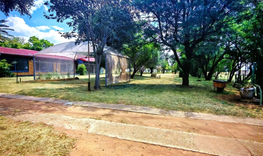 To Let 3 Bedroom Property for Rent in Lamontpark Gauteng