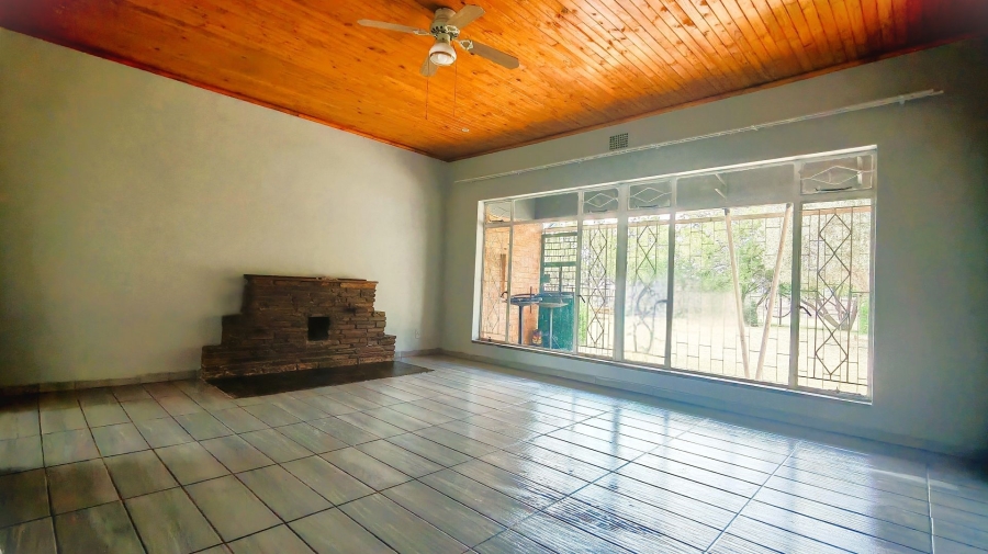To Let 3 Bedroom Property for Rent in Lamontpark Gauteng