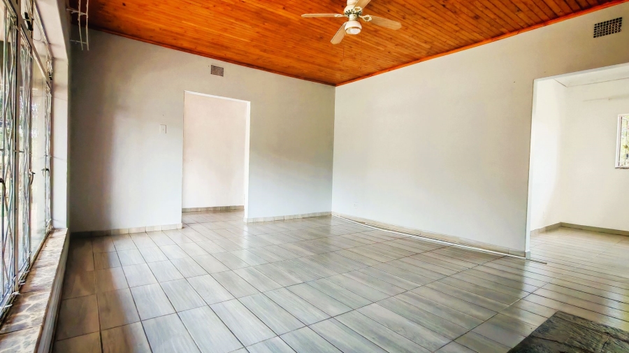 To Let 3 Bedroom Property for Rent in Lamontpark Gauteng