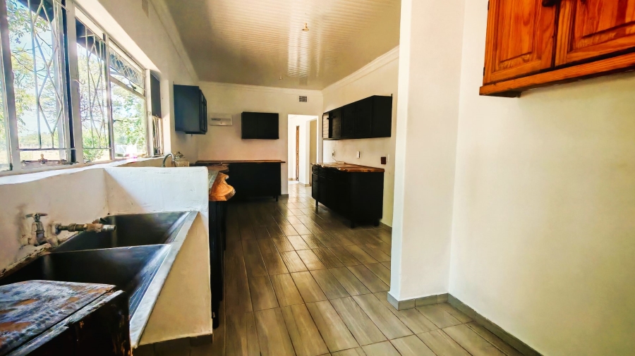 To Let 3 Bedroom Property for Rent in Lamontpark Gauteng