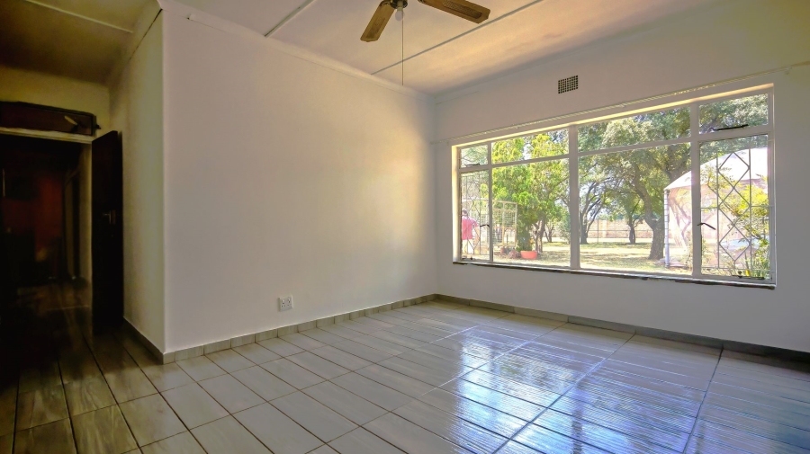 To Let 3 Bedroom Property for Rent in Lamontpark Gauteng