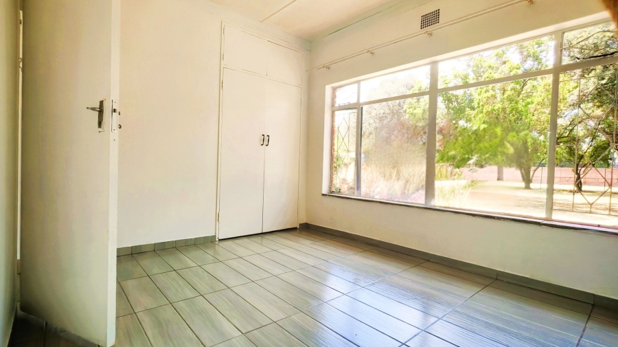 To Let 3 Bedroom Property for Rent in Lamontpark Gauteng