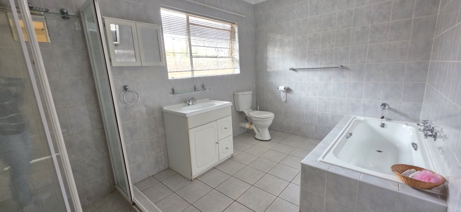 To Let 4 Bedroom Property for Rent in Ravenswood Gauteng