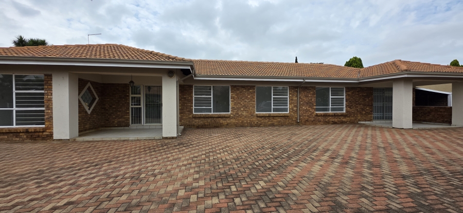 To Let 4 Bedroom Property for Rent in Ravenswood Gauteng