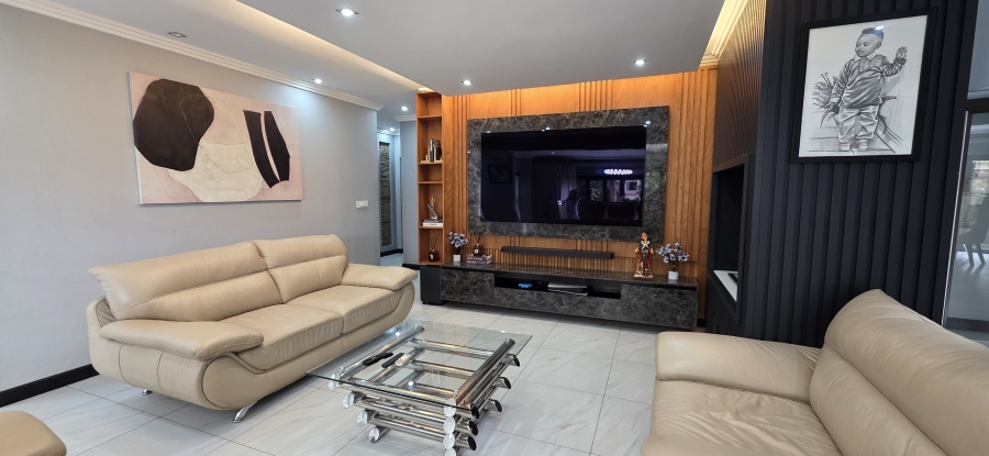 5 Bedroom Property for Sale in Greenstone Hill Gauteng