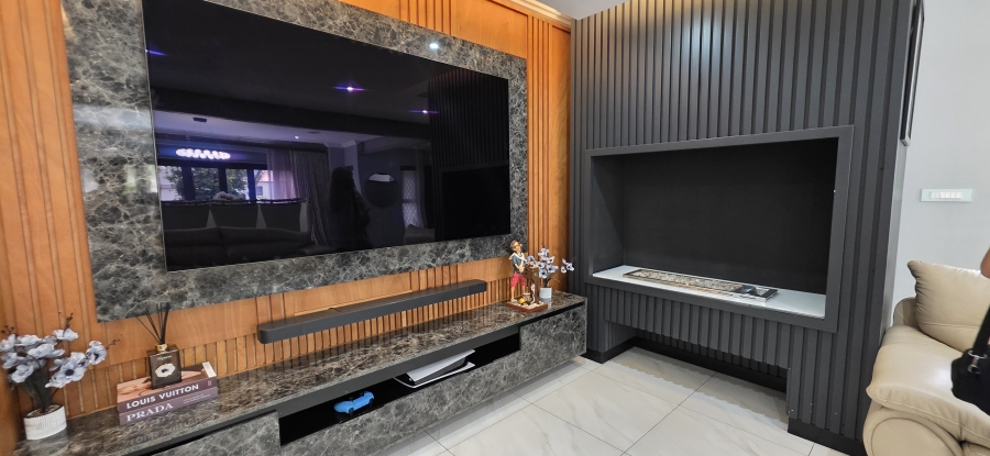 5 Bedroom Property for Sale in Greenstone Hill Gauteng