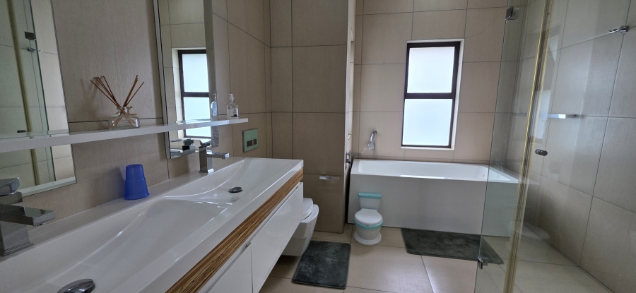 5 Bedroom Property for Sale in Greenstone Hill Gauteng