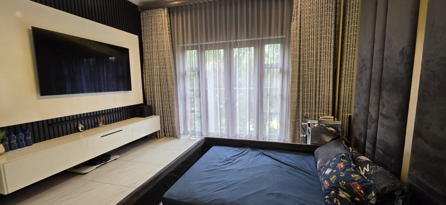 5 Bedroom Property for Sale in Greenstone Hill Gauteng