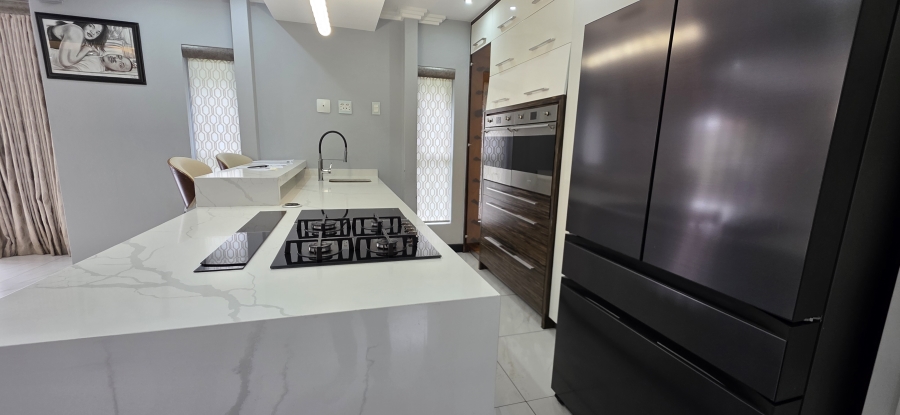 5 Bedroom Property for Sale in Greenstone Hill Gauteng