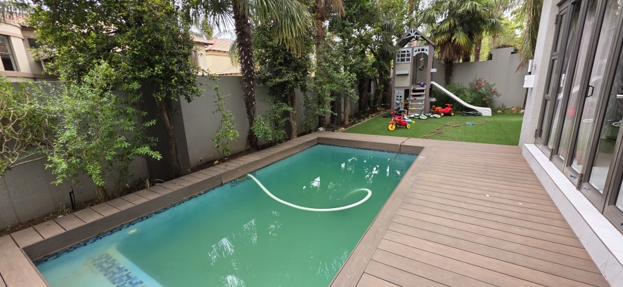5 Bedroom Property for Sale in Greenstone Hill Gauteng