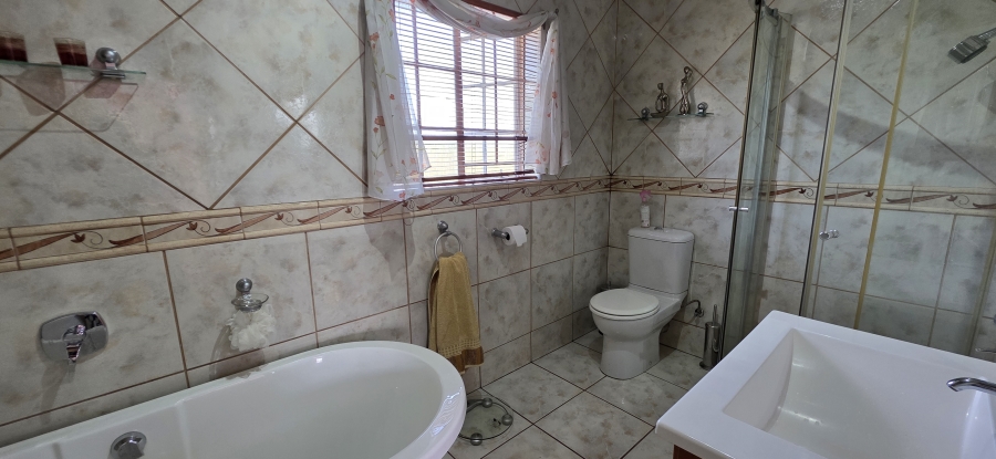 4 Bedroom Property for Sale in Dowerglen Gauteng