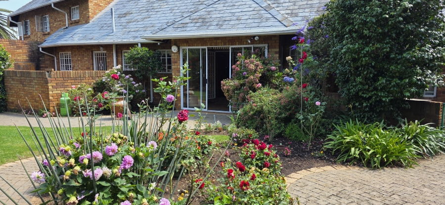 4 Bedroom Property for Sale in Dowerglen Gauteng