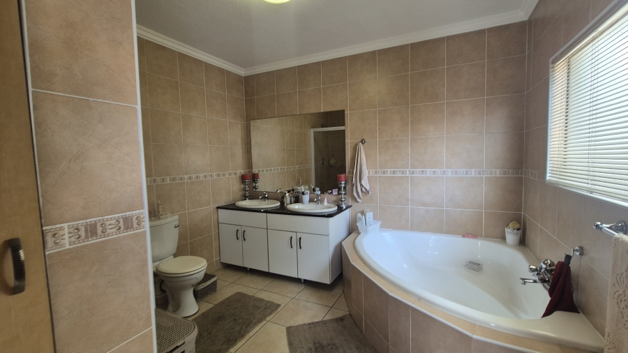 4 Bedroom Property for Sale in Oriel Gauteng