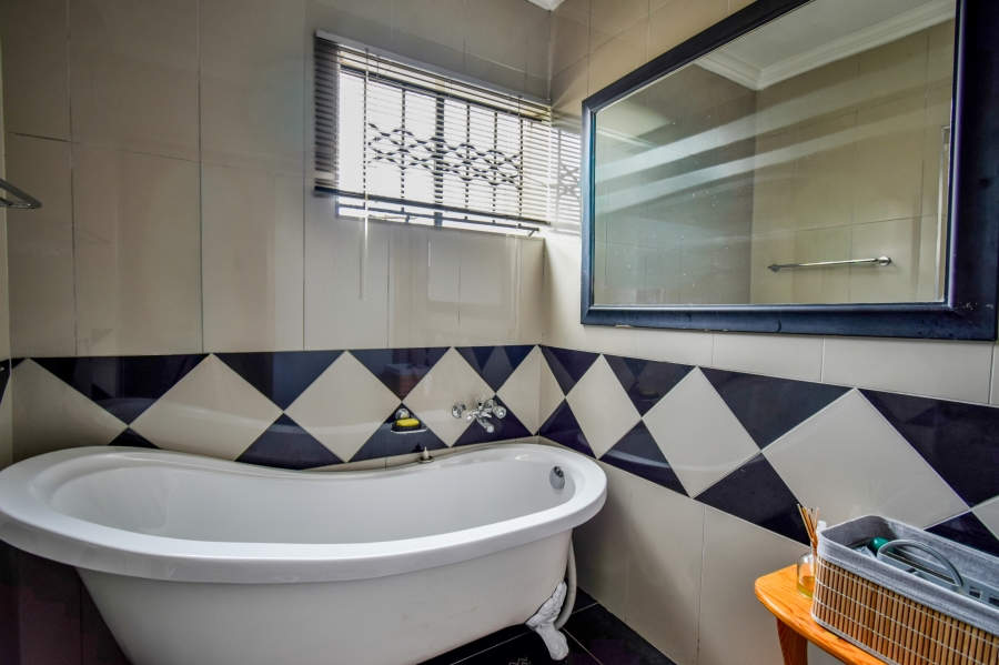 4 Bedroom Property for Sale in Moreleta Park Gauteng