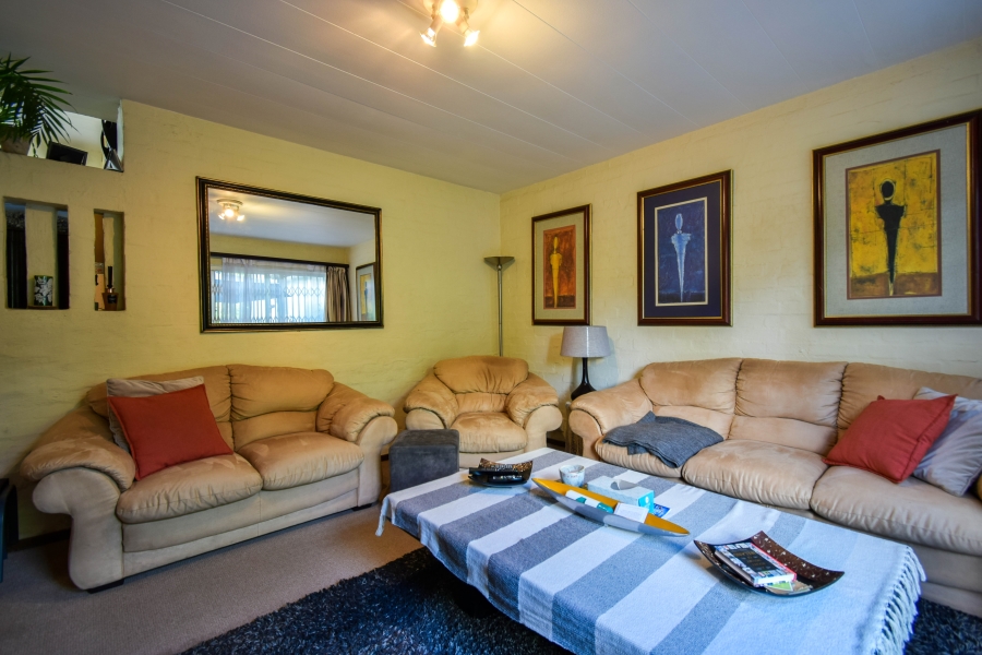 3 Bedroom Property for Sale in La Montagne Gauteng