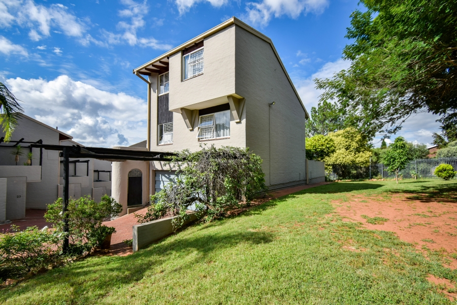 3 Bedroom Property for Sale in La Montagne Gauteng