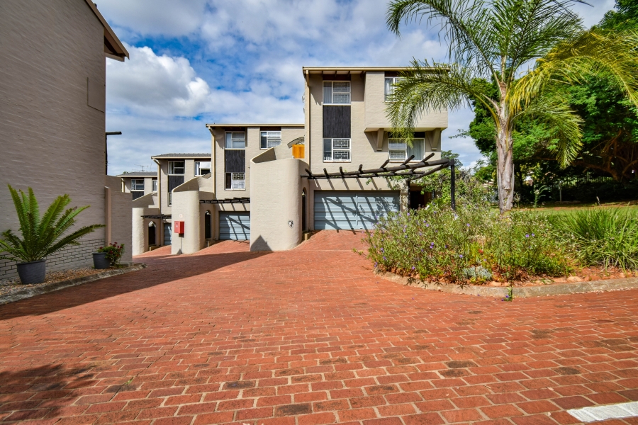 3 Bedroom Property for Sale in La Montagne Gauteng