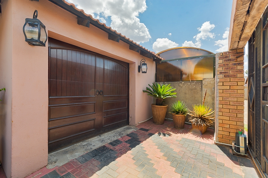 2 Bedroom Property for Sale in Protea North Gauteng