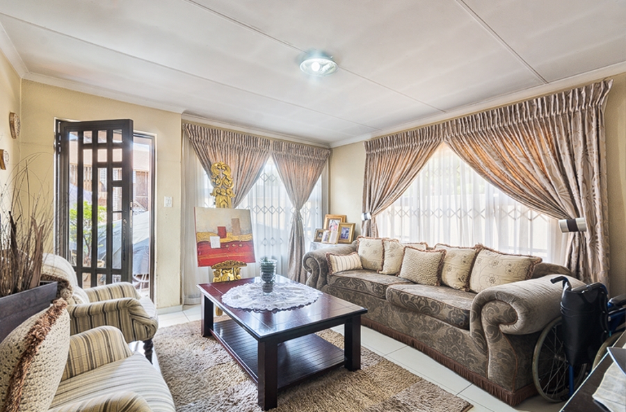 2 Bedroom Property for Sale in Protea North Gauteng