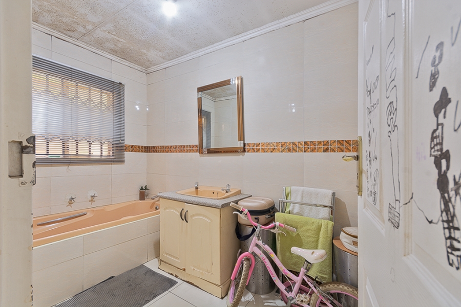 2 Bedroom Property for Sale in Protea North Gauteng