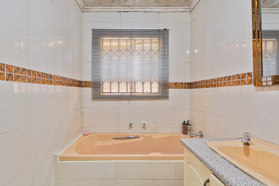 2 Bedroom Property for Sale in Protea North Gauteng