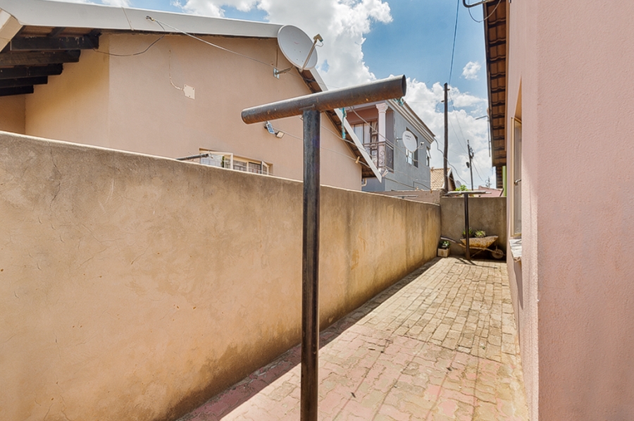 2 Bedroom Property for Sale in Protea North Gauteng