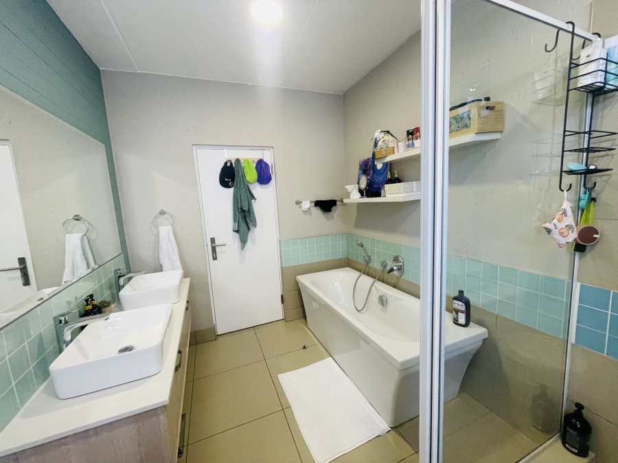 To Let 2 Bedroom Property for Rent in Paulshof Gauteng