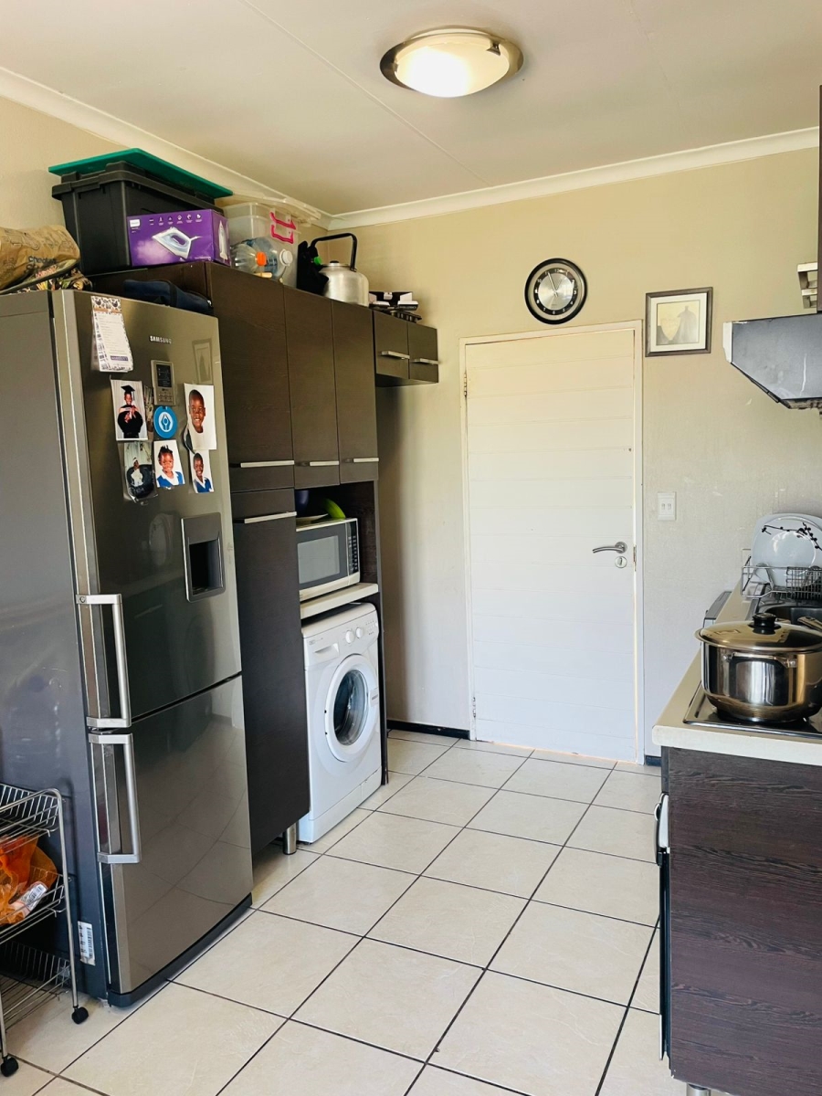 To Let 2 Bedroom Property for Rent in North Riding Gauteng