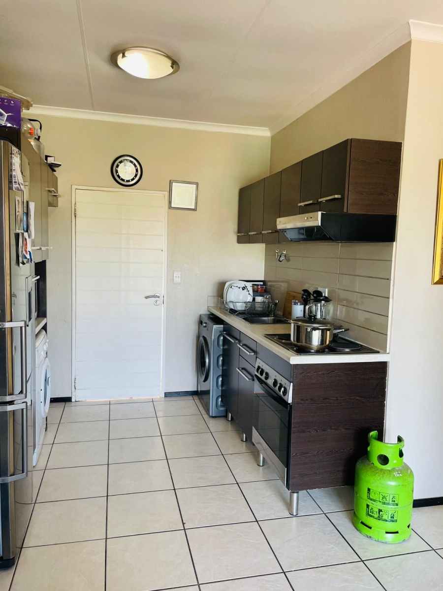 To Let 2 Bedroom Property for Rent in North Riding Gauteng