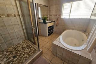 4 Bedroom Property for Sale in Verwoerdpark Gauteng