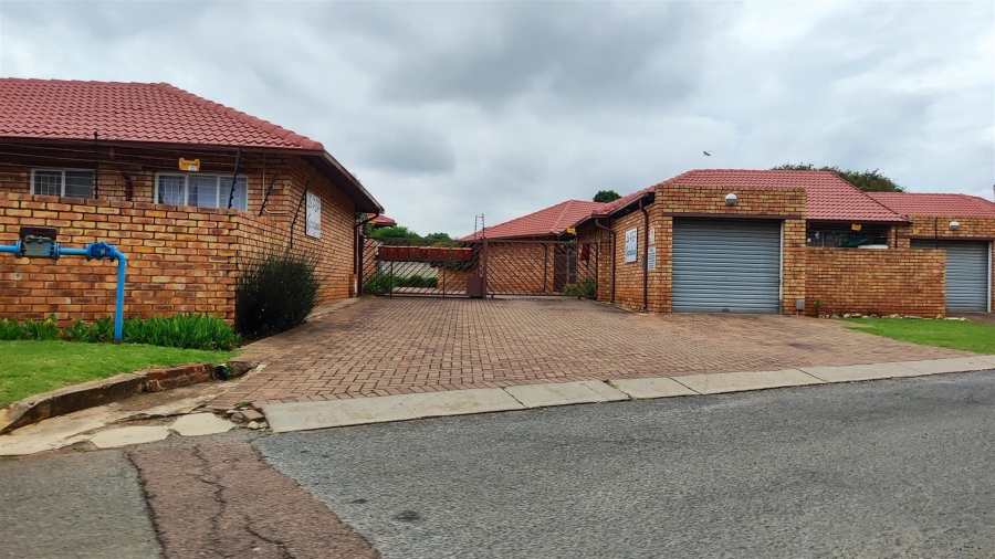 2 Bedroom Property for Sale in Birchleigh Gauteng
