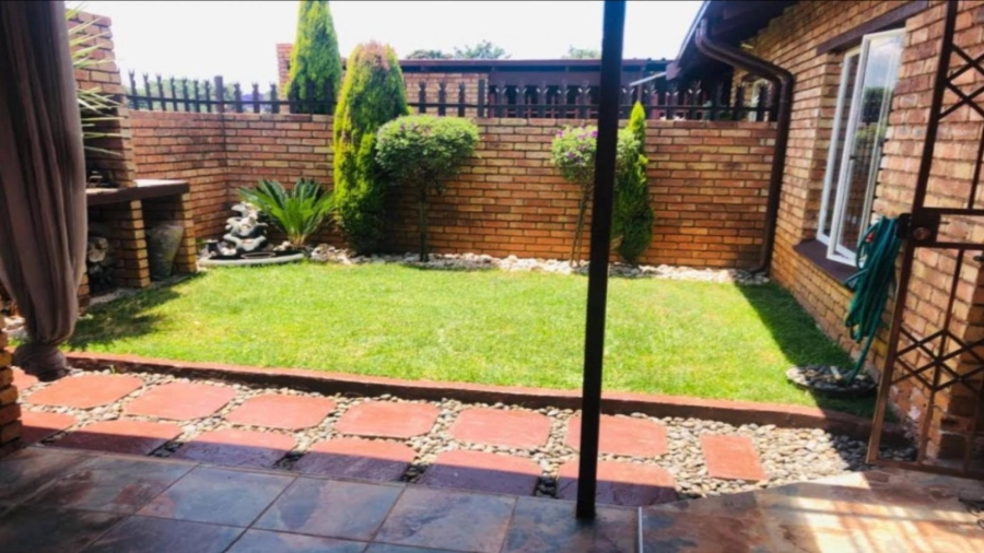 2 Bedroom Property for Sale in Birchleigh Gauteng
