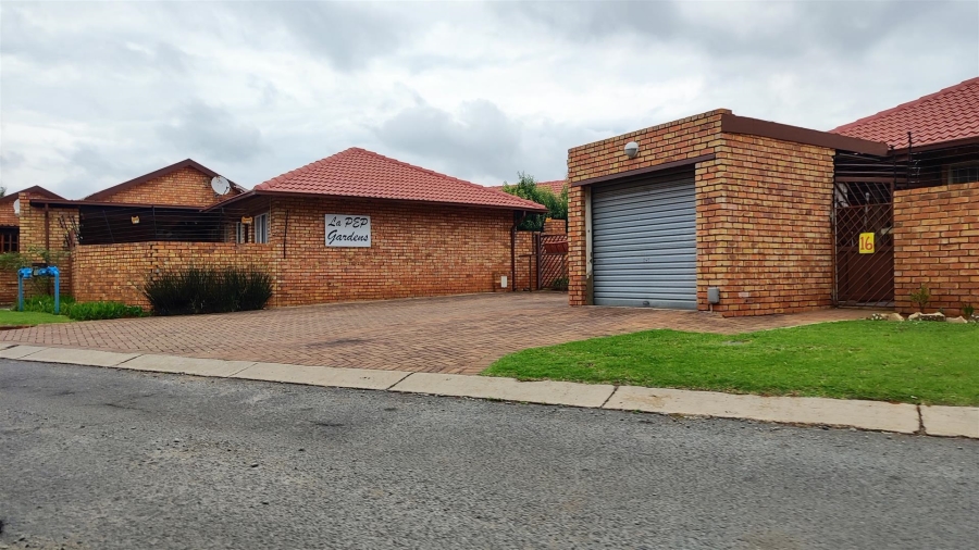 2 Bedroom Property for Sale in Birchleigh Gauteng