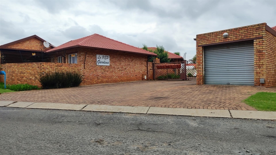2 Bedroom Property for Sale in Birchleigh Gauteng