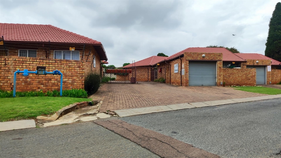 2 Bedroom Property for Sale in Birchleigh Gauteng