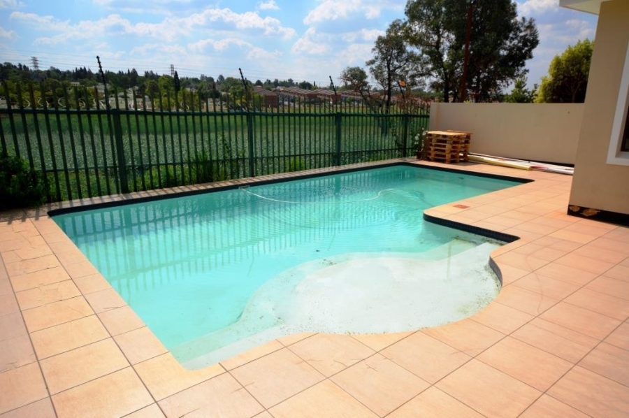 2 Bedroom Property for Sale in Carlswald Gauteng