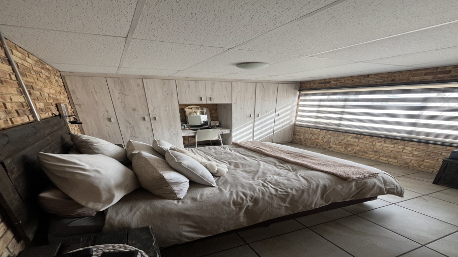 2 Bedroom Property for Sale in Roodia Gauteng