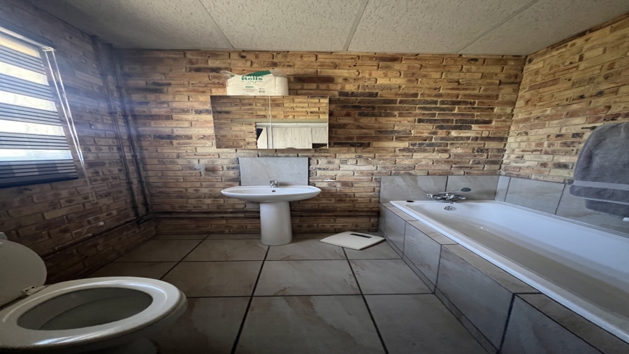 2 Bedroom Property for Sale in Roodia Gauteng