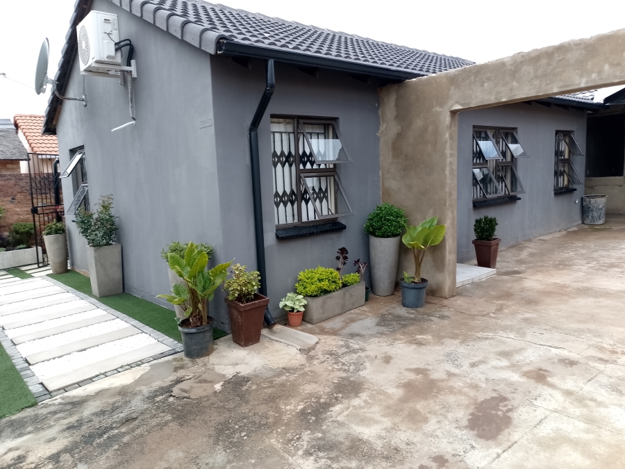 2 Bedroom Property for Sale in Mahube Valley Gauteng