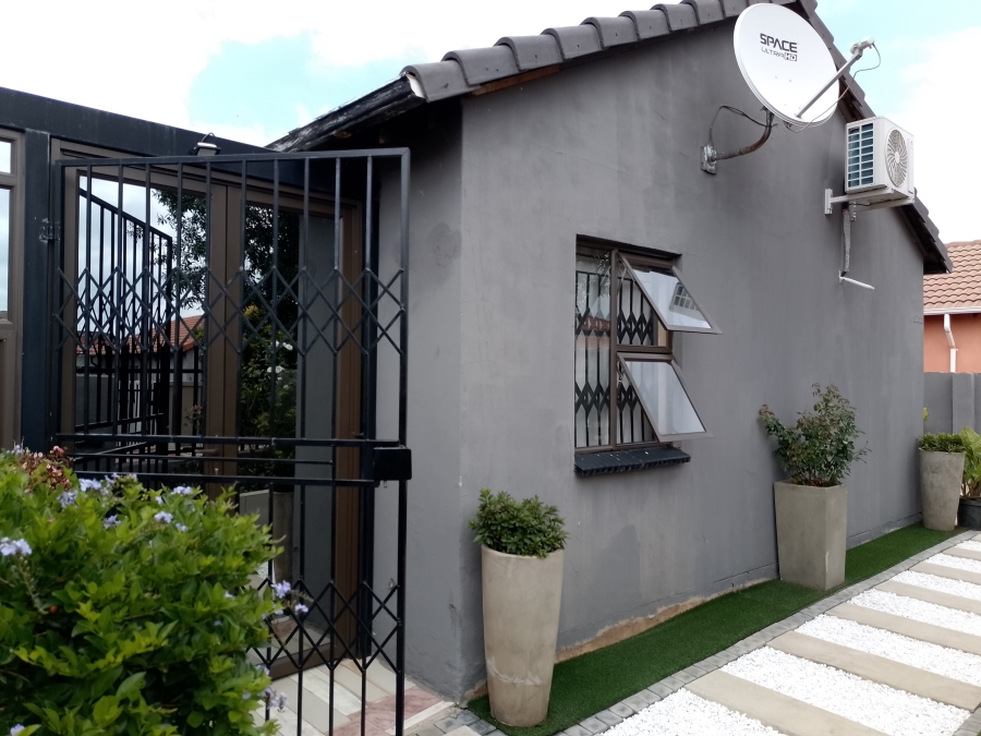 2 Bedroom Property for Sale in Mahube Valley Gauteng