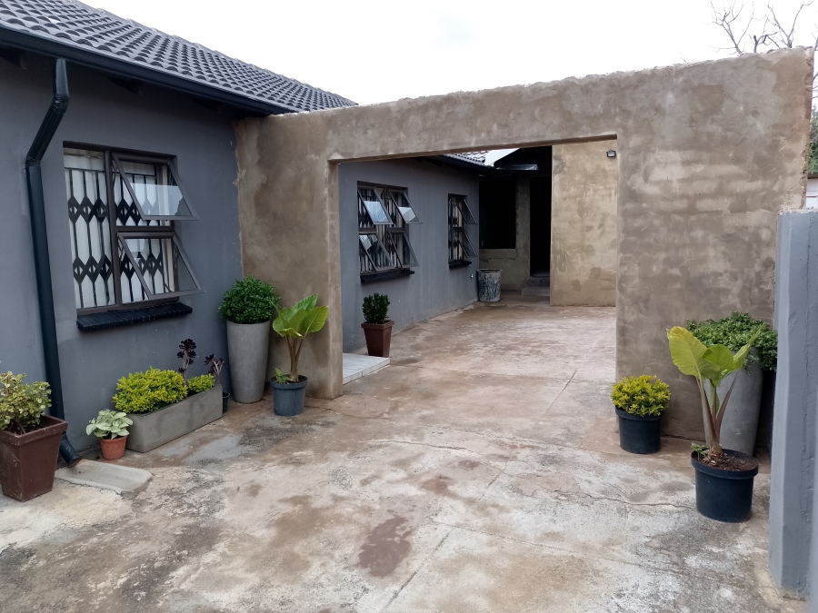 2 Bedroom Property for Sale in Mahube Valley Gauteng